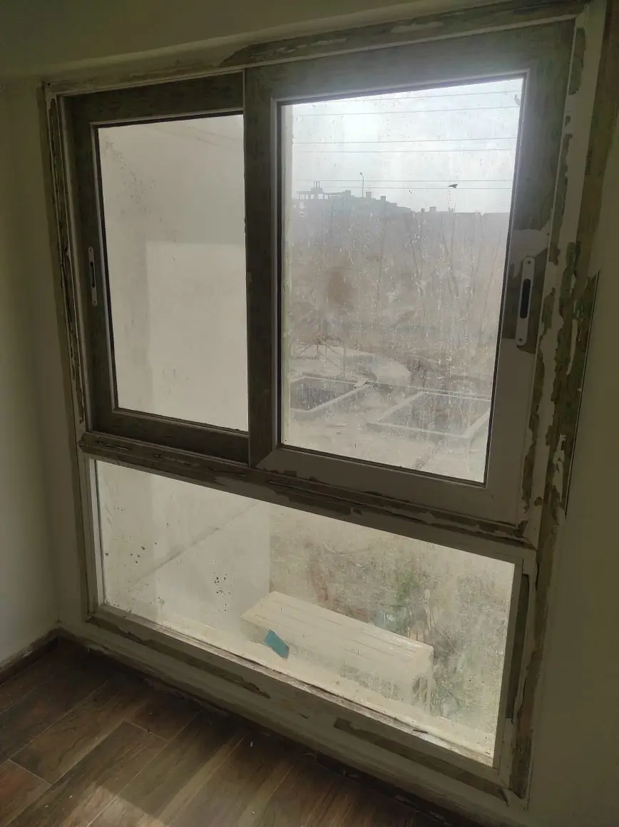 ازالة الاستيكر من الالوميتال - شركة ازالة استيكر - شركة تنظيف شبابيك زجاج