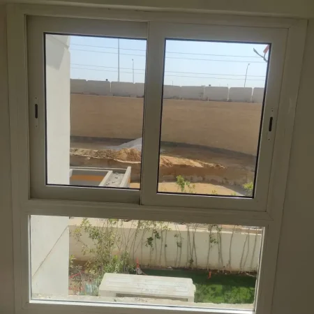 ازالة الاستيكر من الالوميتال - شركة ازالة استيكر - شركة تنظيف شبابيك زجاج